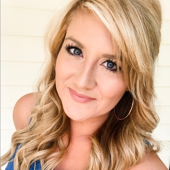 Meet your Posher, Erin - Picture 1 of 1